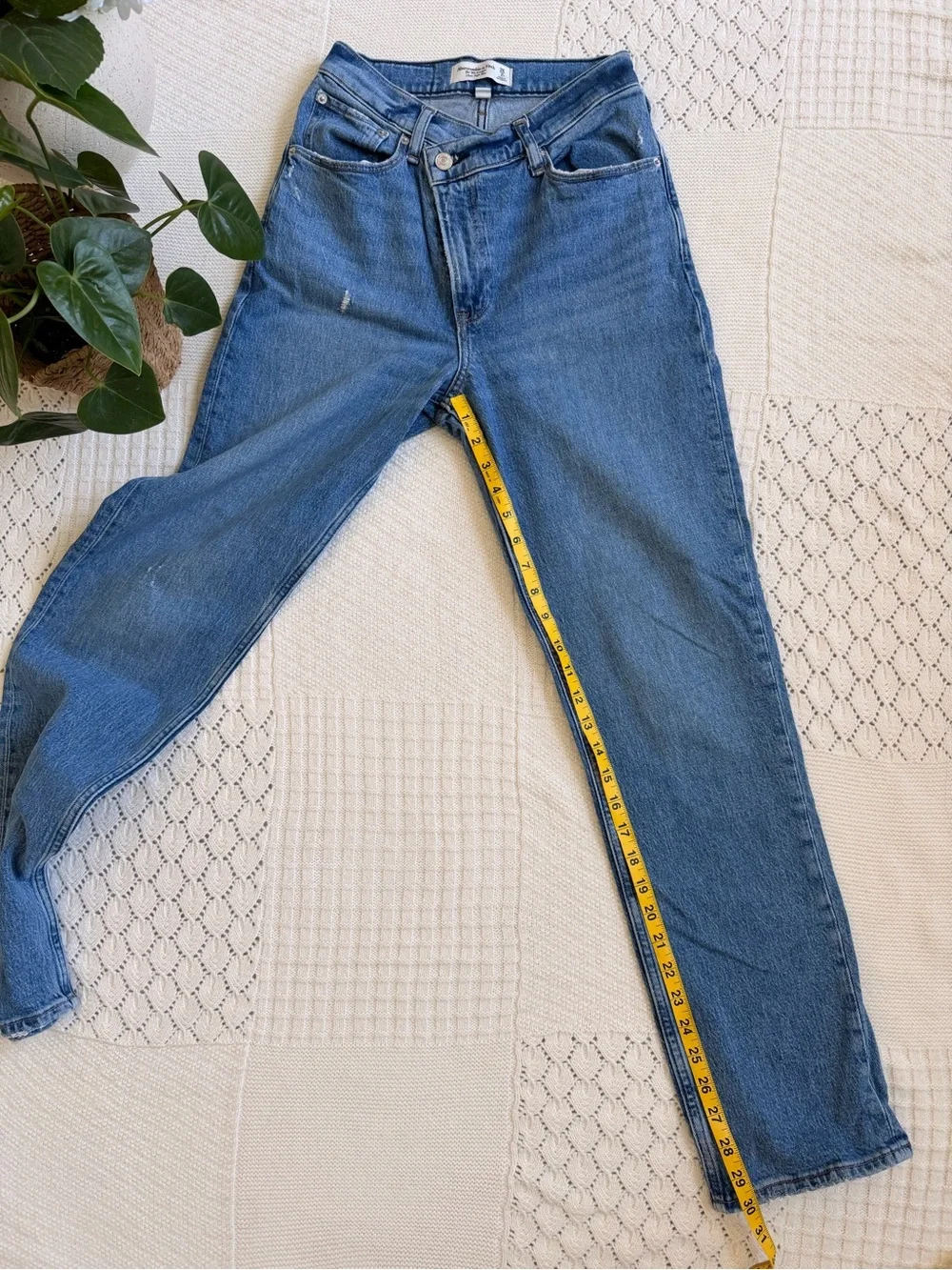 Abercrombie & Fitch Curve Love 90s Straight High Rise Blue cross over Jeans